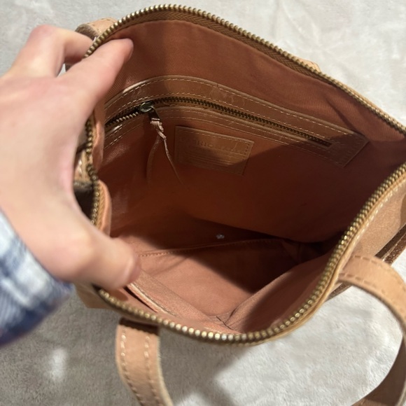 Fashionable Local + Global Leather distressed Tote Bag - Picture 9 of 10